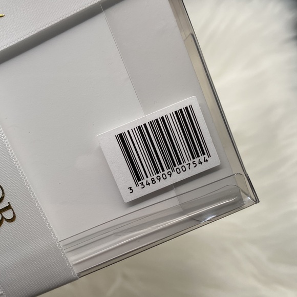 New Dior Preserved Roses - Picture 5 of 5